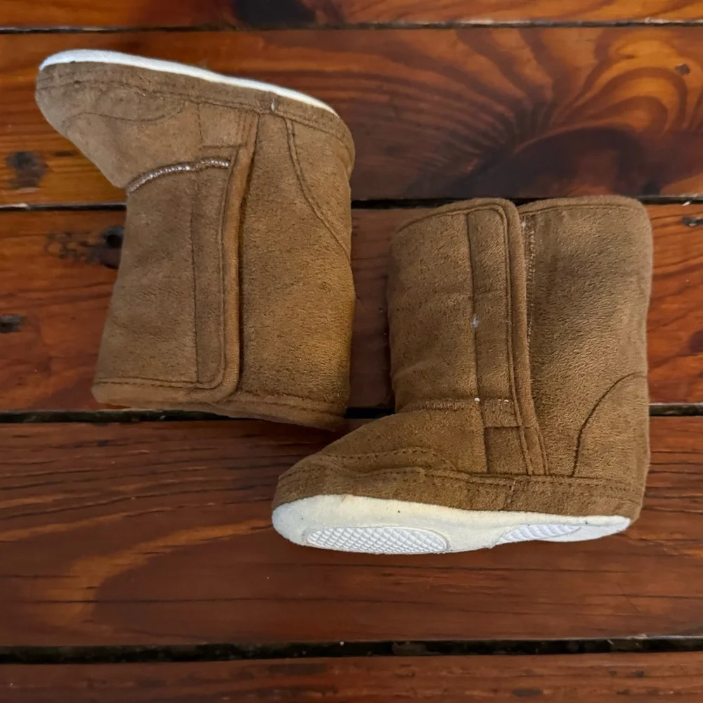 Tan Baby Boots with Faux Fur Inside Size 12-18 Months